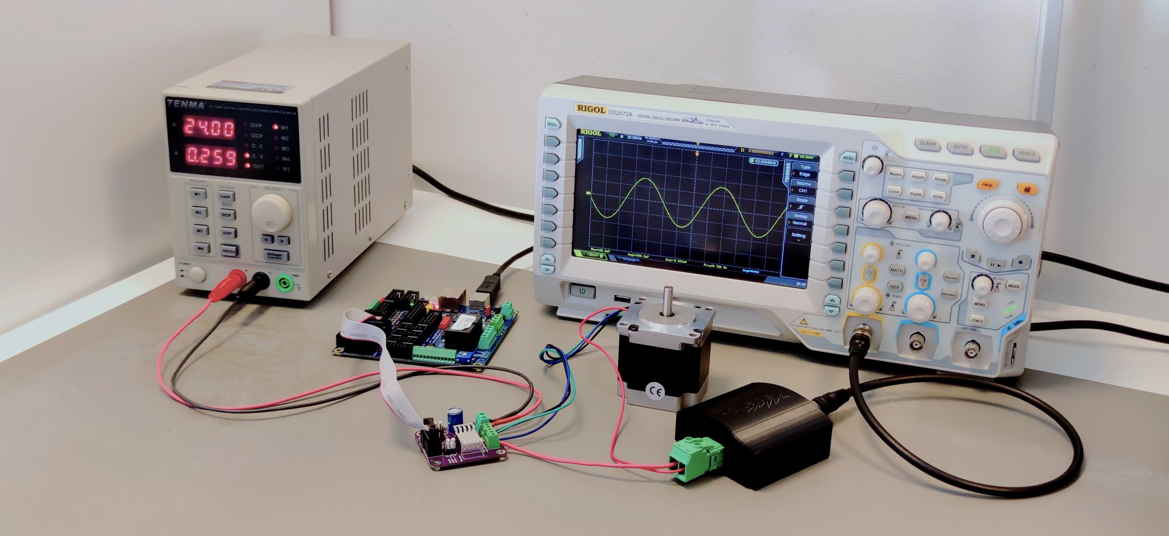 Current measurement with oscilloscope, measuring current of the stepper motor.